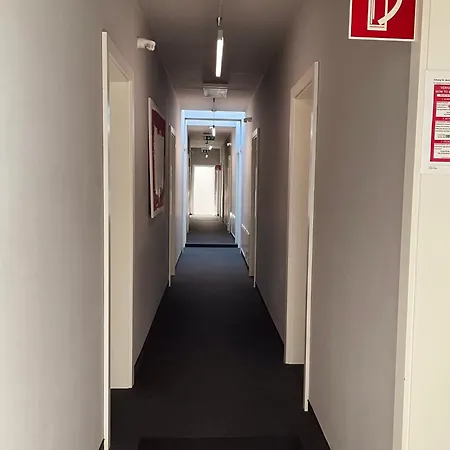 Caldor - 24h Self-check In Motel Münchendorf